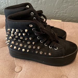 Jeffrey cambell black size 7platform
